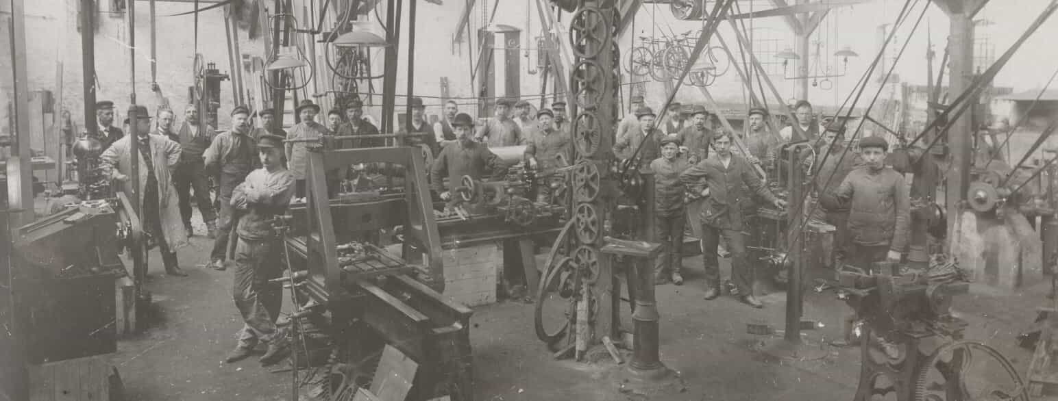 Arbejdere på Schneevoigts Maskinfabrik, ca. 1910