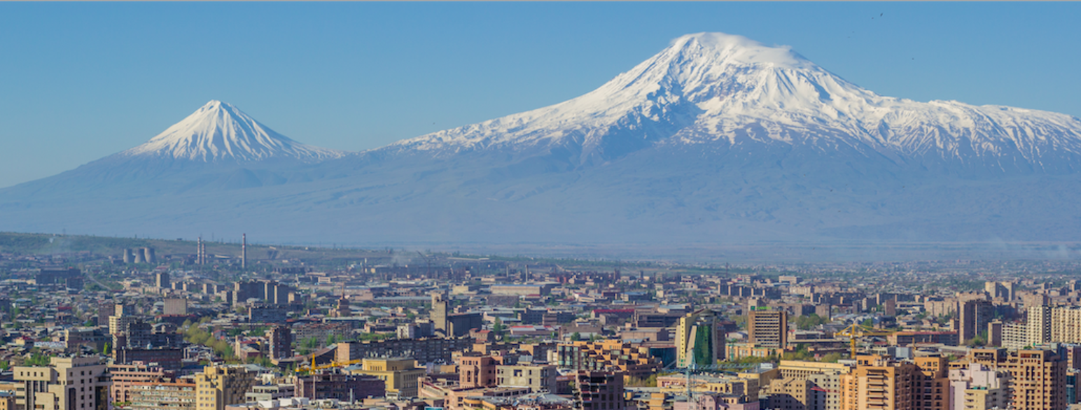 Hovedstaden Jerevan med bjerget Ararat i baggrunden