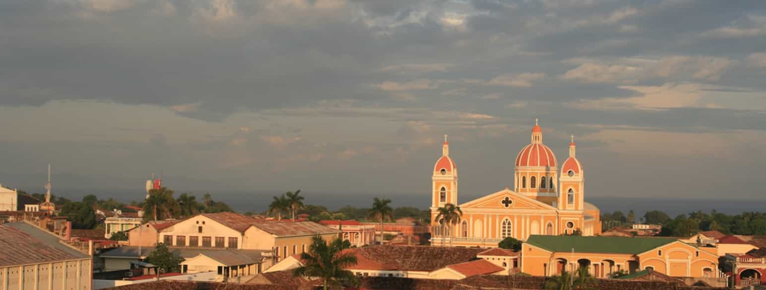 Catedral de Nuestra Señora de la Asunción i Nicaraguas tredjestørste by, Granada