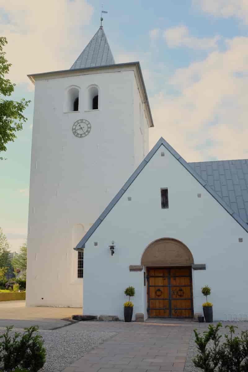 Brande Kirke, 7330 Brande