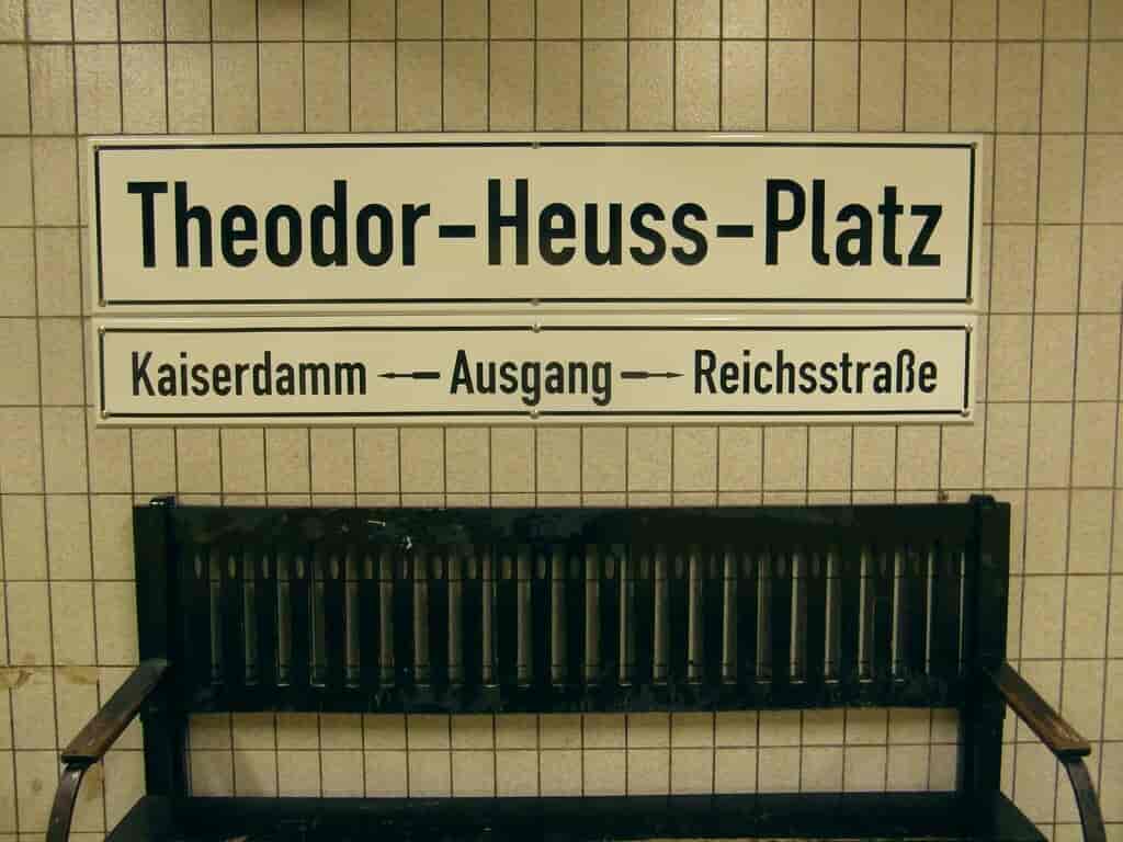 Undergrundsbanen ved Theodor-Heuss-Platz i Berlin