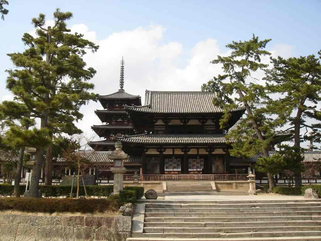 Horyuji, det ældste buddhistiske tempel, grundlagt af Shotoku Taishi i 607.