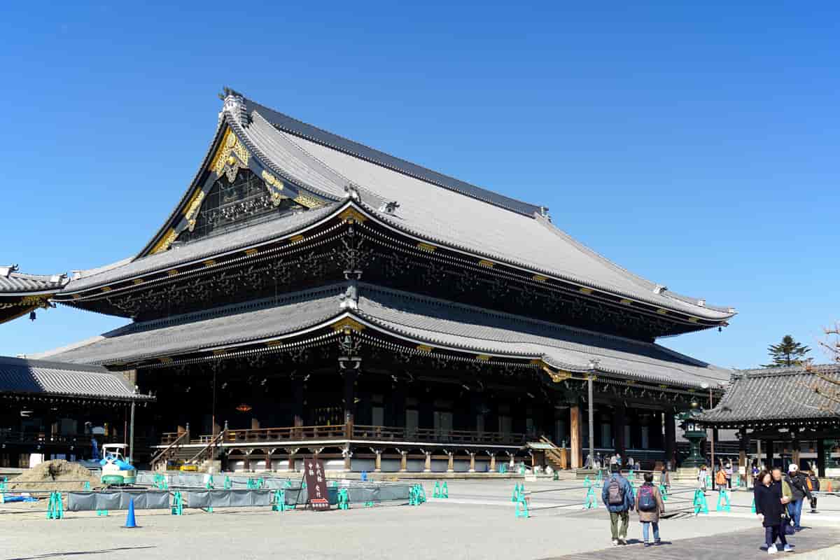 Higashi Honganji, et af to hovedtempler i Jodoshinshu. Templet er fra 1895, genopbygget efter en brand. 