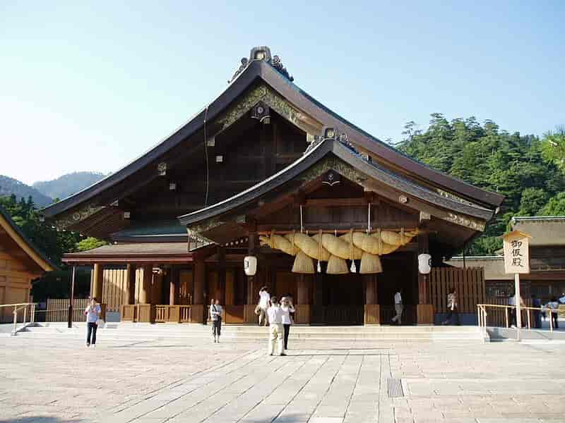 Izumo Taisha, vigtigt hovedhelligdom i shinto, tidligere konkurrent til Ise-helligdommene.