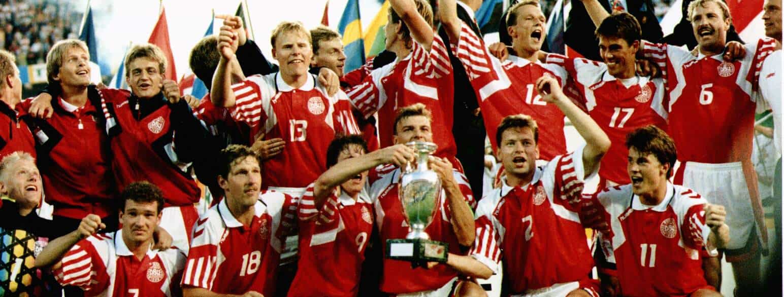 Det danske herrelandshold fejrer EM-sejren i 1992
