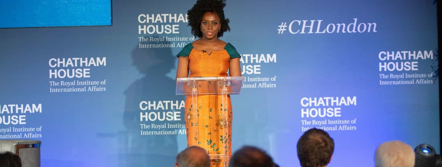 Chimamanda Ngozi Adichie holder tale ved The Chatman House London Conference den 21. juni 2018