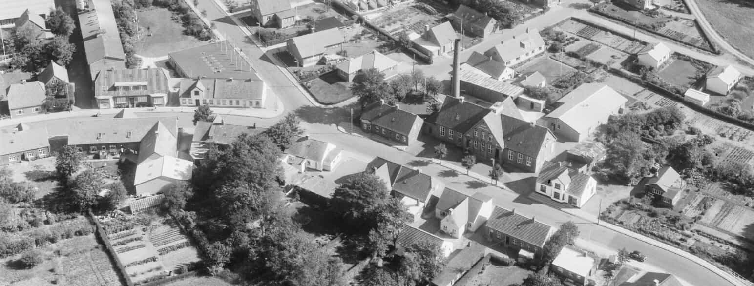 En begyndende udbygning af Billund, 1958