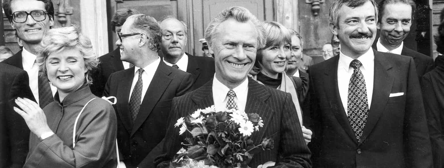 Poul Schlüter (i midten) præsenterer sin nye regering den 10. september 1982