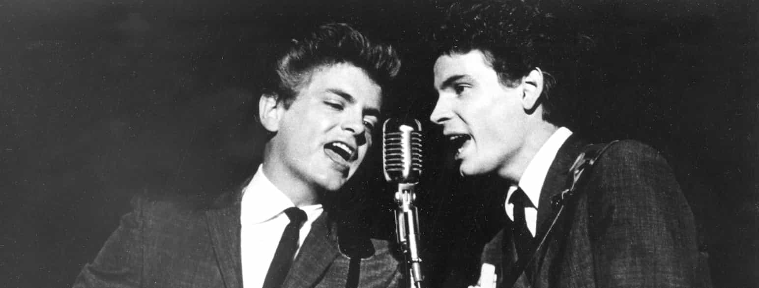 The Everly Brothers, Phil til venstre og Don til højre, optræder den 31. juli 1964
