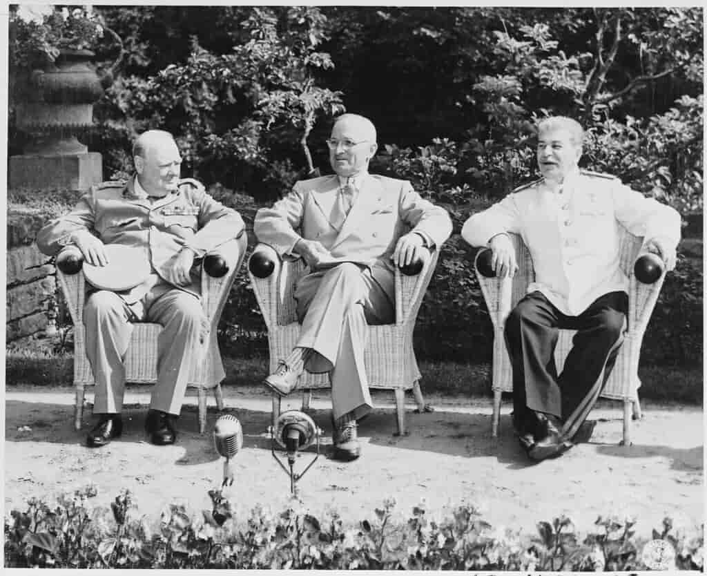 The Big Three: Churchill, Truman og Stalin på Schloss Cecilienhof i 1945