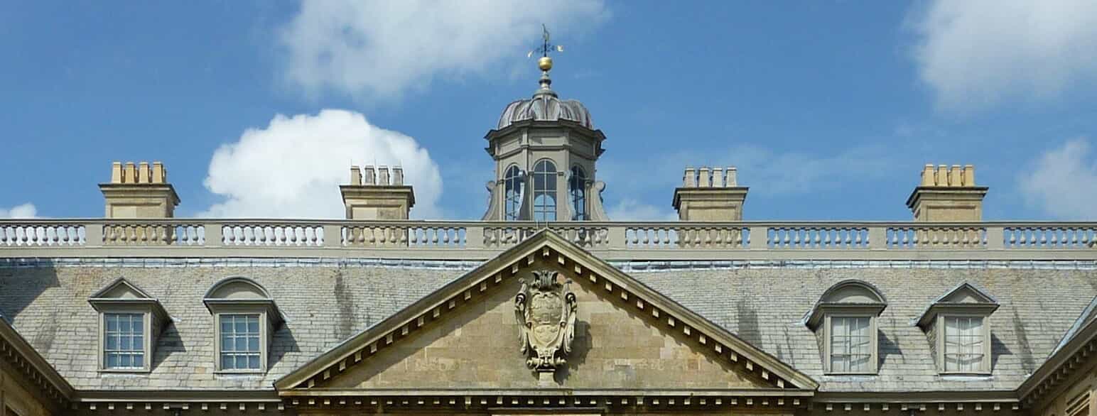 Tagrytter på taget af Belton House (opført 1685-1688) nær Grantham i Lincolnshire, England. Foto fra 2011.
