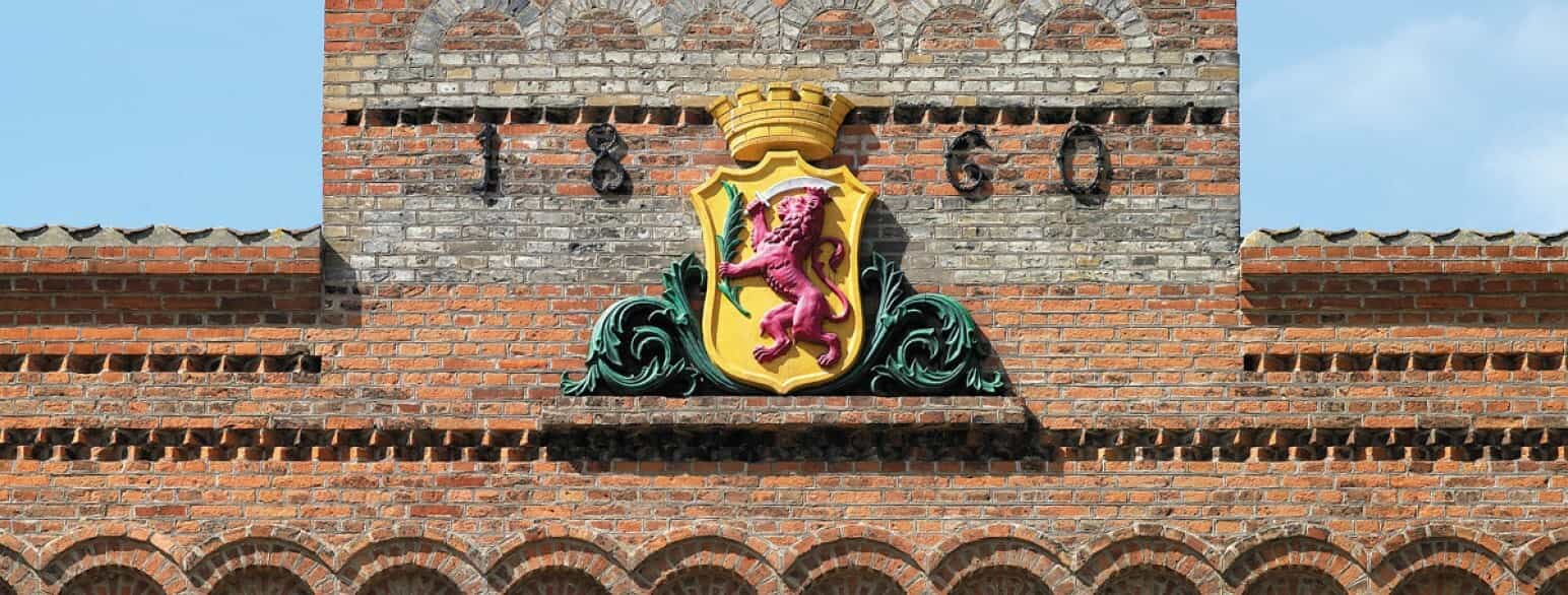 Facaden på Ferdinand Meldahls Råd-, Ting- og Arresthus