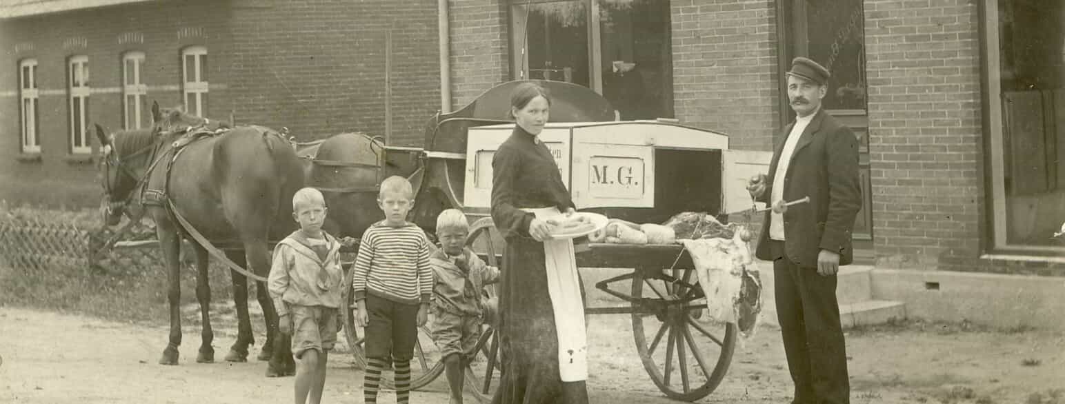 Indkøb ved slagtervognen i Bække i 1910