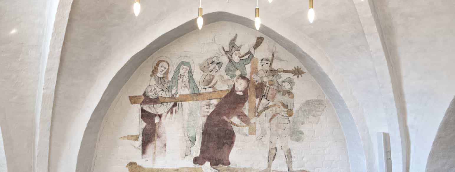 I Rønninge Kirke findes dette kalkmaleri af Korsbæringen