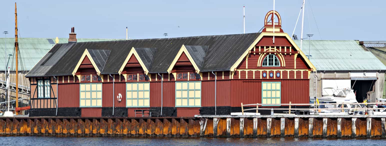 På Søndre Mole på Rudkøbing Havn ligger DFDS's gamle pakhus fra 1916