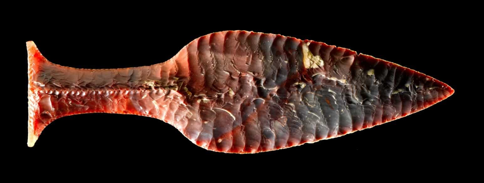 Den berømte Hindsgavldolk, dateret til ca. 1700 f. Kr., blev fundet på Fænø i Lier