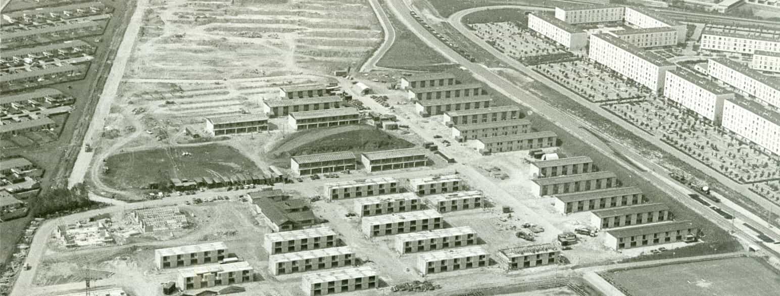 Luftfoto af byggeriet af boligområderne Tjurgården og Tejstgården i Hundige omkring 1979‑80