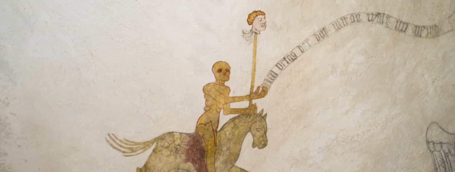 Døden til hest med lanse med afhugget hoved på kalkmaleri i Bregninge Kirke