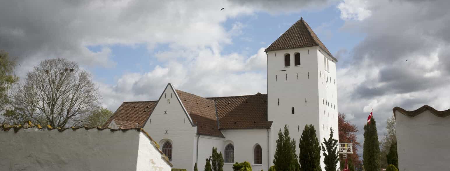 Kirken i Kirke Såby, der stammer fra 1100-tallet