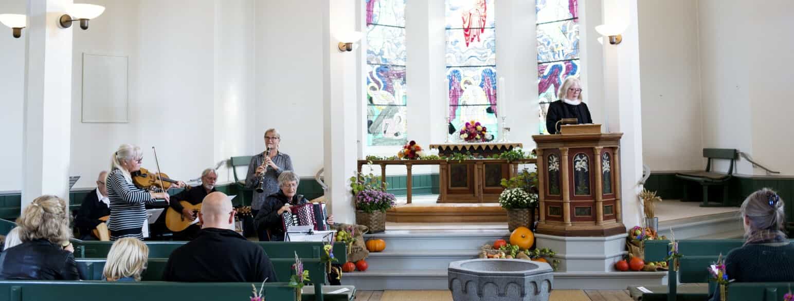 Høsten kom godt i hus i 2020, hvilket Vallekilde Valgmenighed fejrede i september med en høstgudstjeneste
