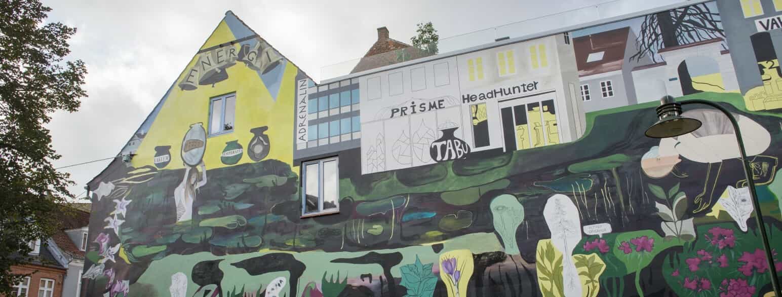 Gavlmaleriet fra 2019 på Kreativt Hus i Roskilde er skabt af Mie Mørkeberg