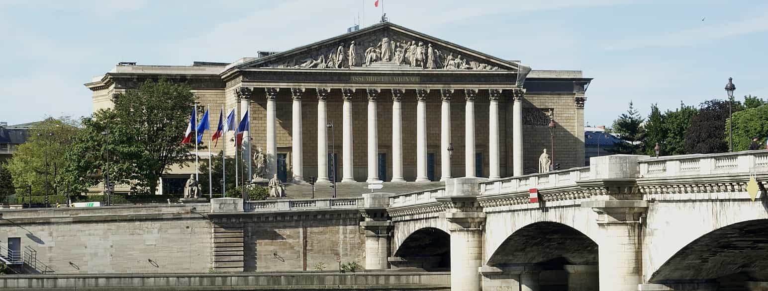 L'Assemblée Nationale ligger i Palais Bourbon i Paris' 7. arrondissement på Seinens venstre bred. Foto fra 2011.