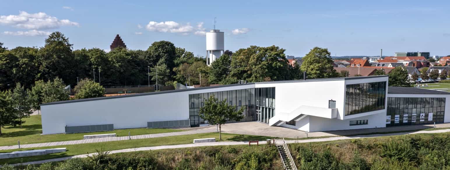 Geomuseum Faxe ligger i samme bygning som Kulturhuset Kanten
