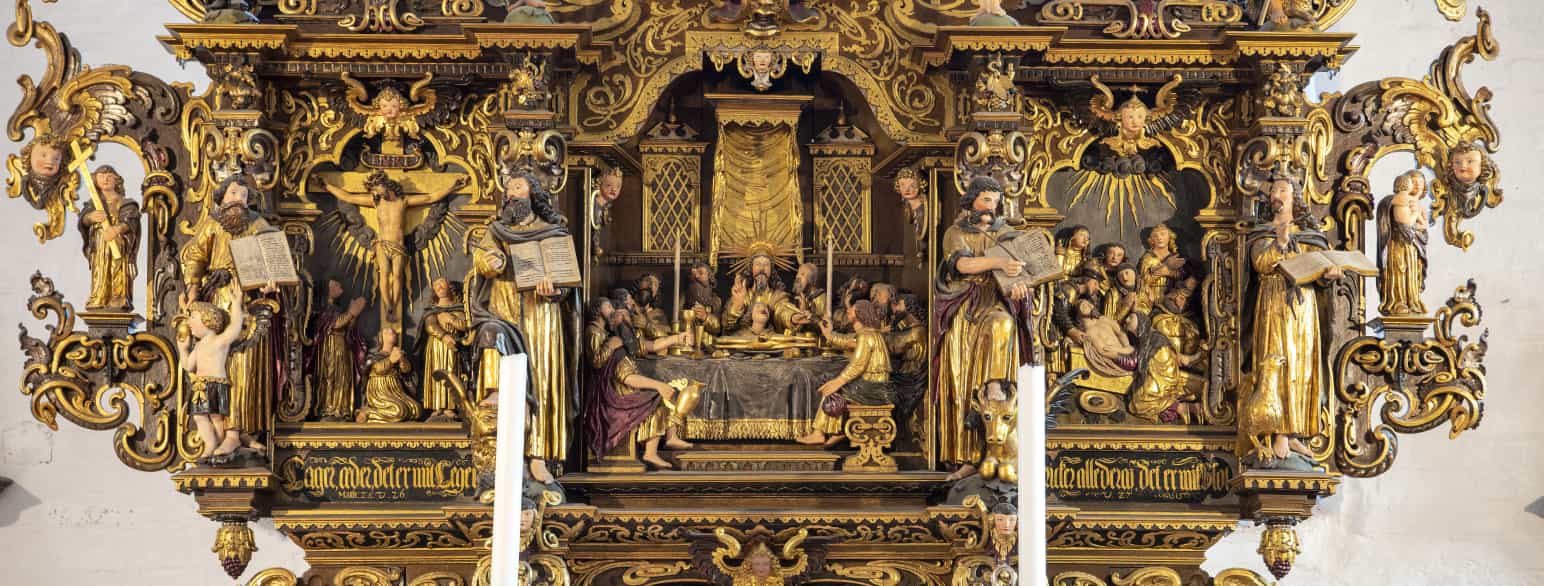 Detalje af storstykket i den rige bruskbarokke altertavle i Sankt Nicolai Kirke i Køge
