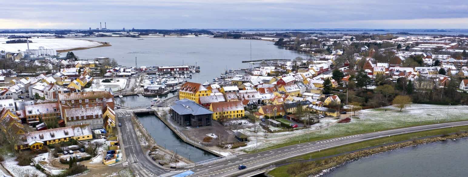 Her ses de to broer, der over Norets udløb forbinder Skælskørs to bydele i Slagelse Kommune