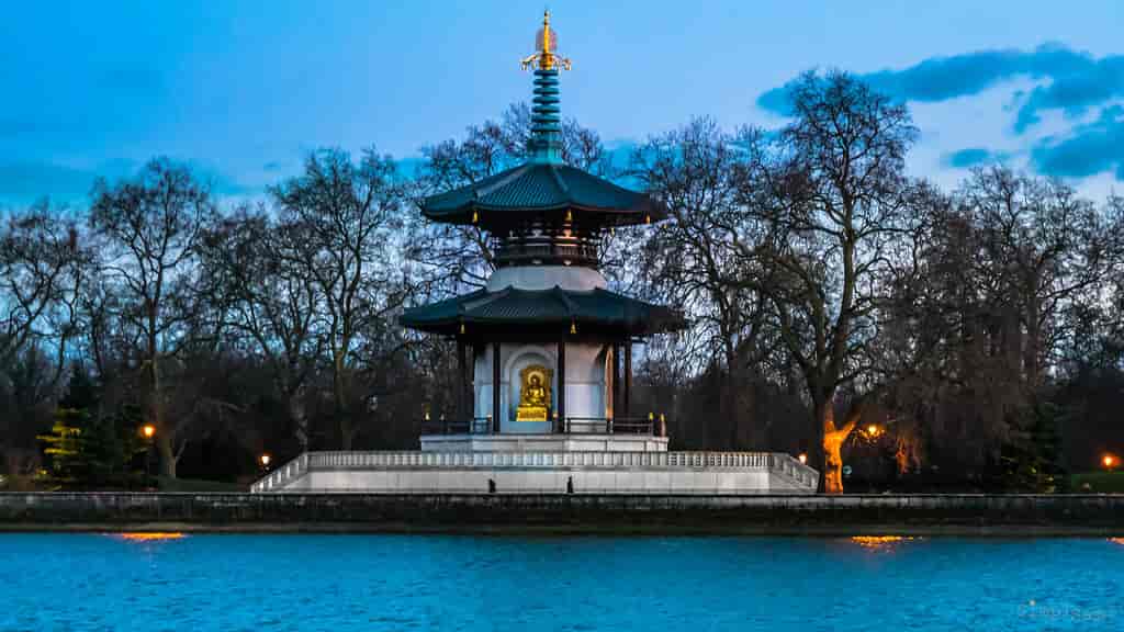 Byakko Shinko Kai's Peace Pagoda i Battersea Park, London