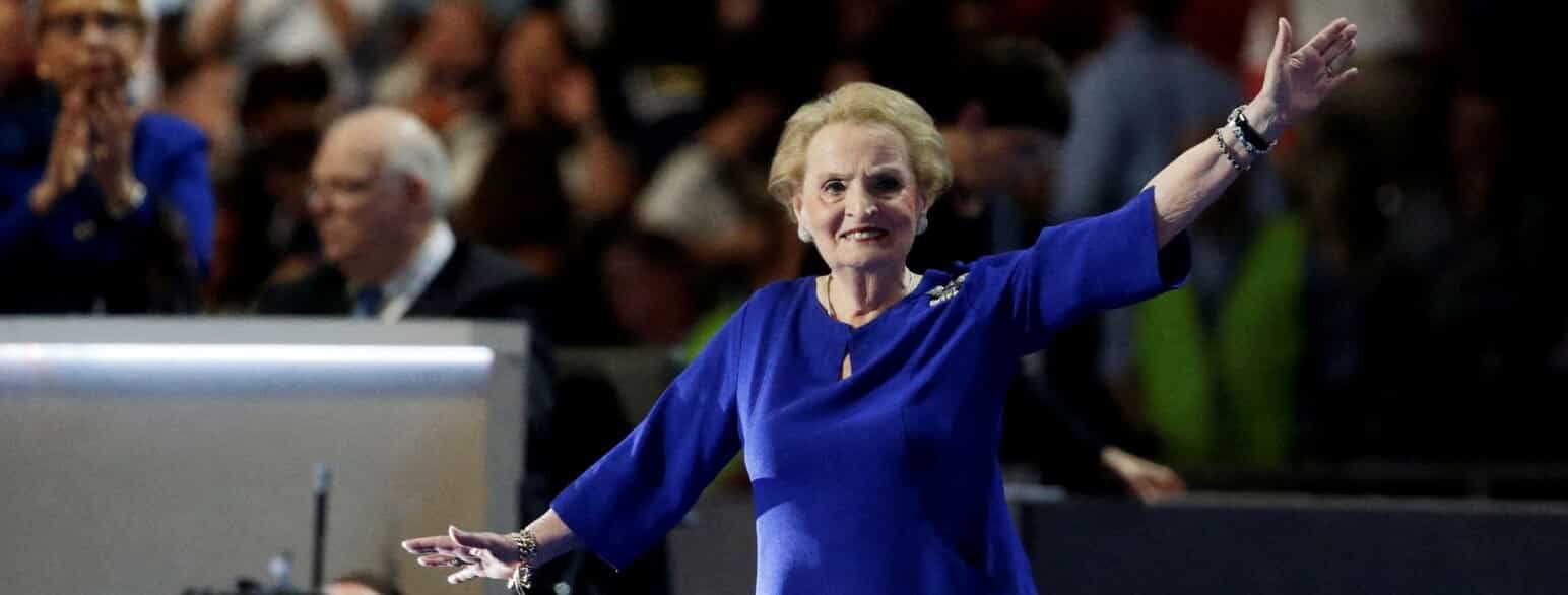 Madeleine Albright på scenen ved Det Demokratiske Partis konvent i Philadelphia 2016.
