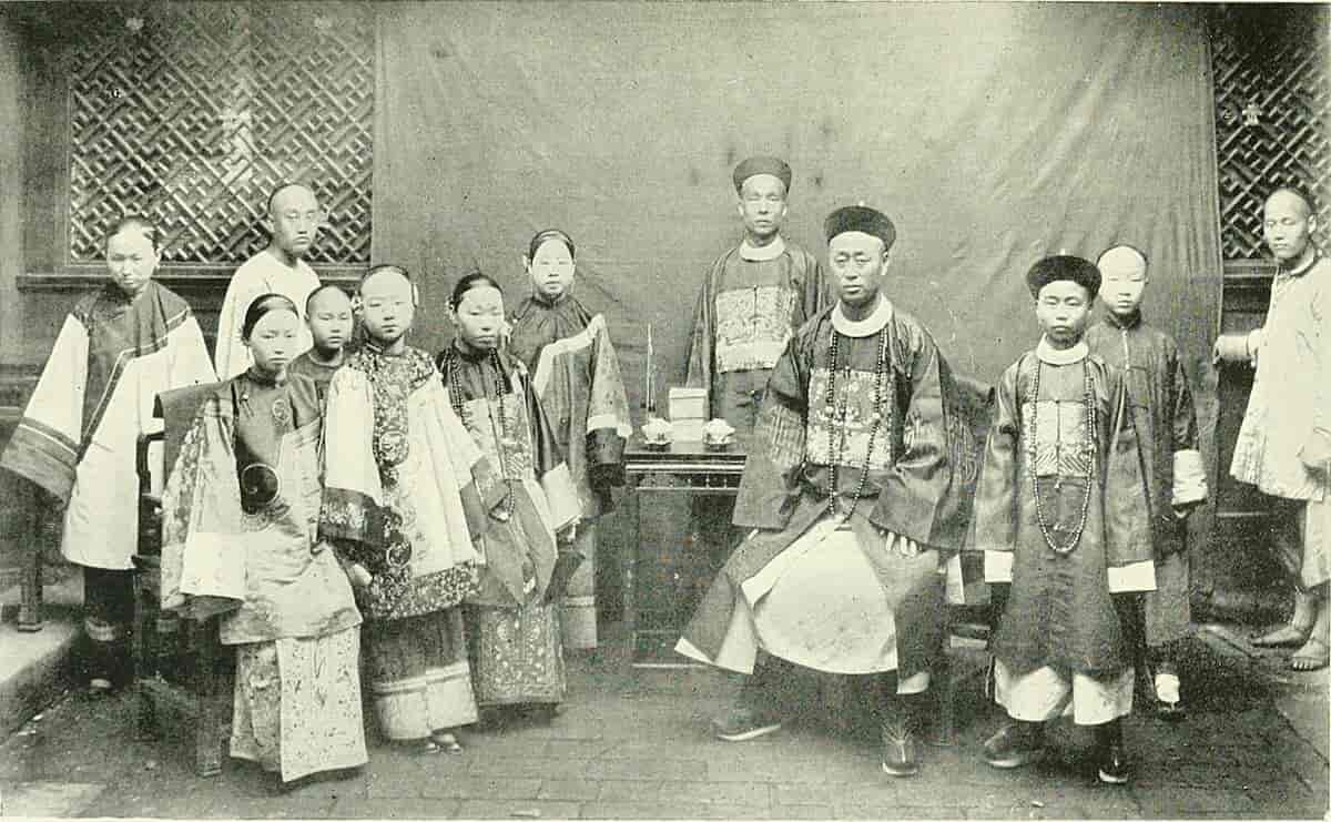 Portræt af kinesisk storfamilie i 1902