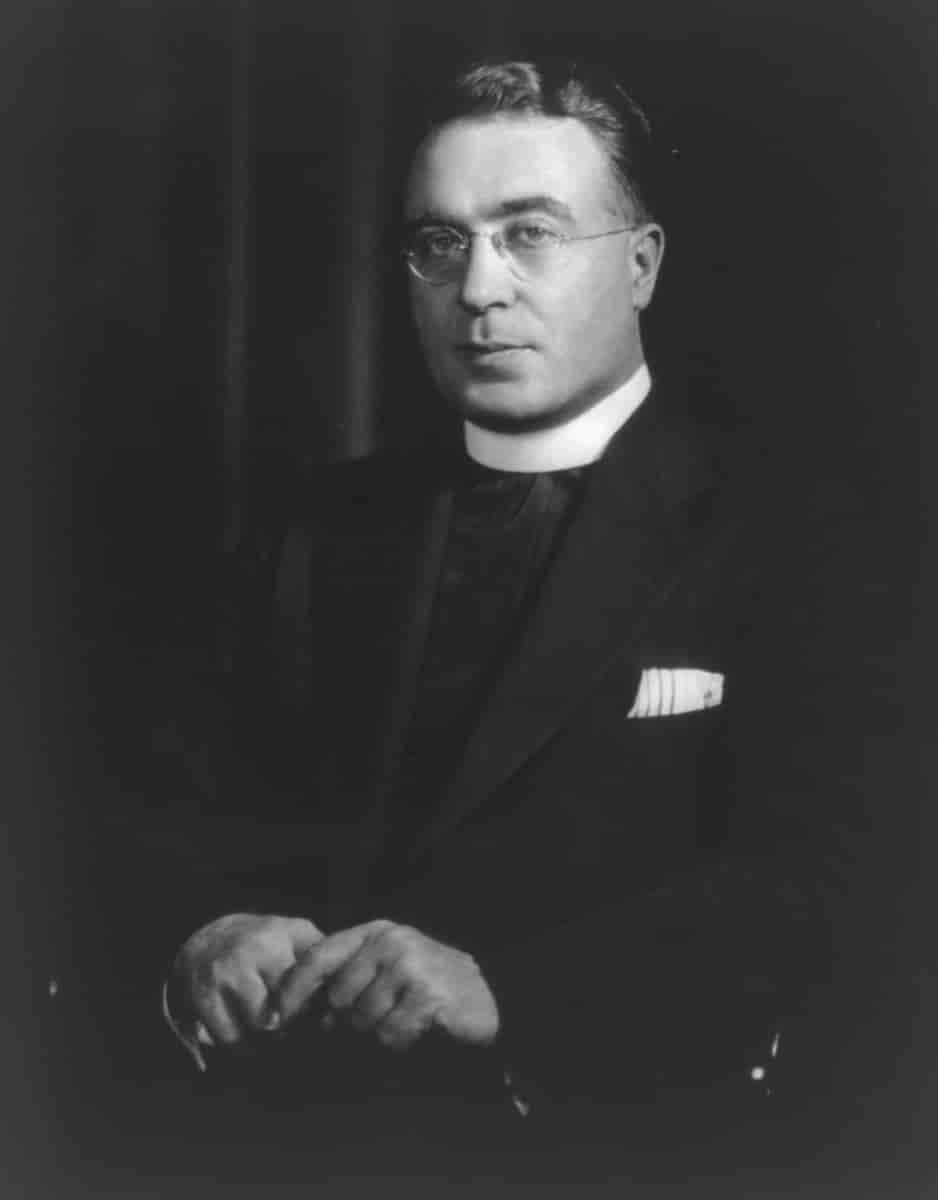 Charles E. Coughlin i 1933.