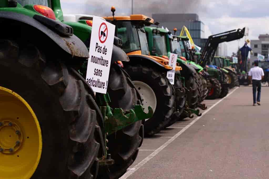 Landmænd demonstrerer under et møde mellem EU's landbrugsministre i Luxembourg