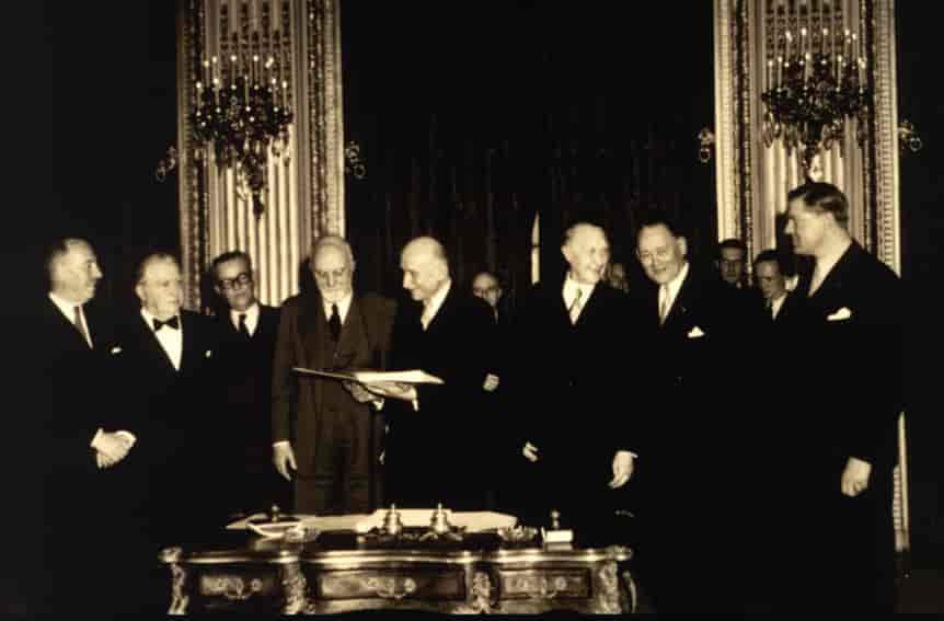 Underskrivelsen af traktaten om etablering af Kul- og Stålunionen i 1951
