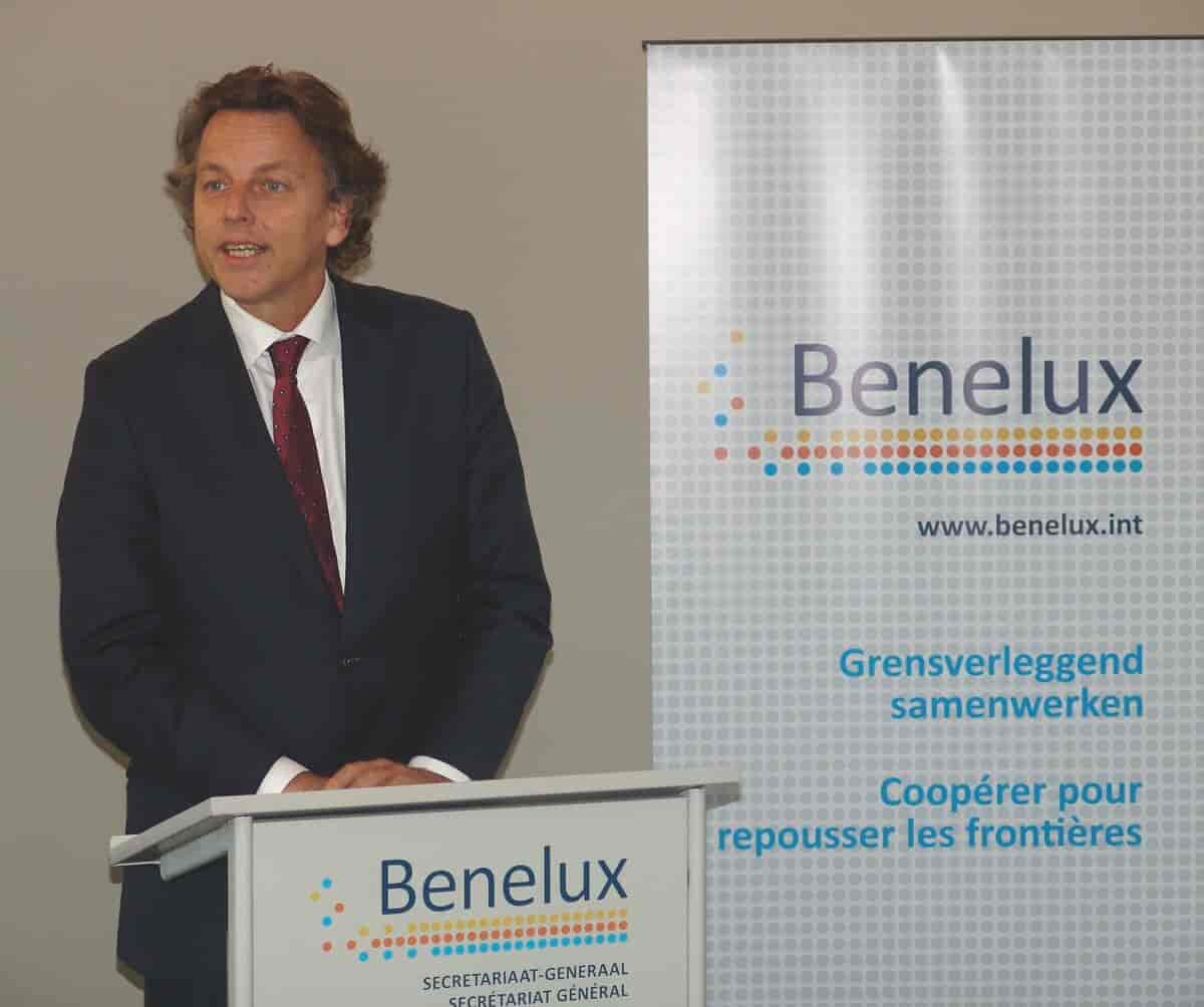 Benelux-samarbejdet mellem Belgien, Holland (Nederland) og Luxembourg var et af de første tværnationale samarbejder i Europa efter krigen. Det eksisterer stadig, selv om flere dets samarbejdsområder falder sammen med EU
