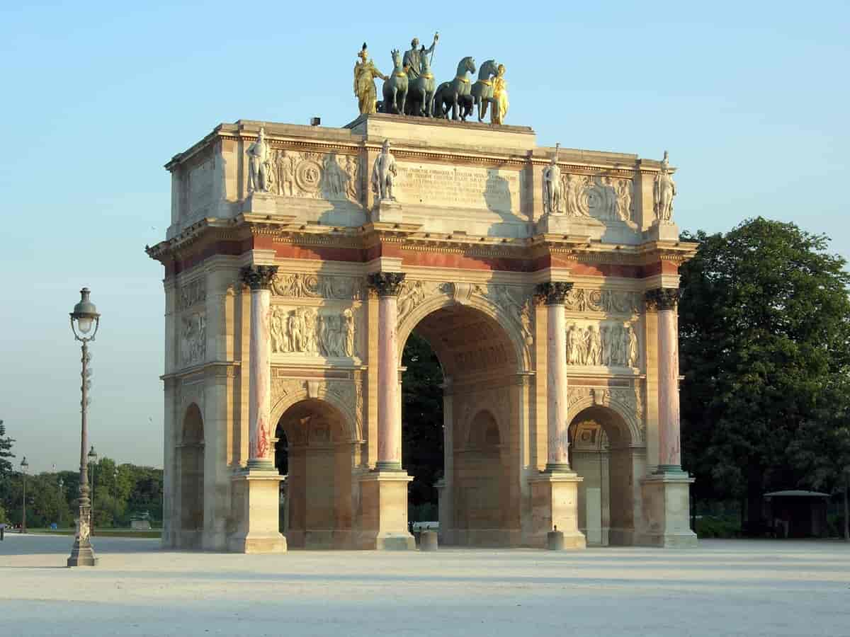 Triumbuen på Place du Carrousel