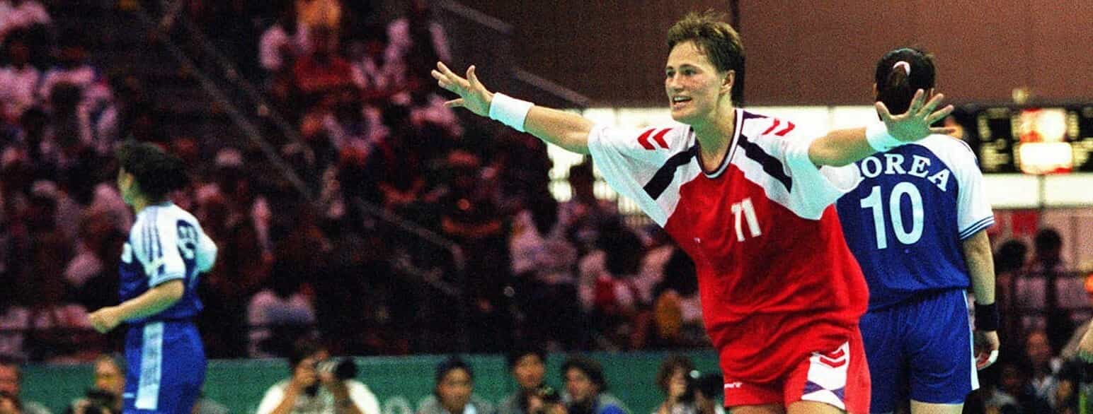 Anja Andersen efter scoring mod Sydkorea i kampen, der gav Danmark OL-guld i 1996.