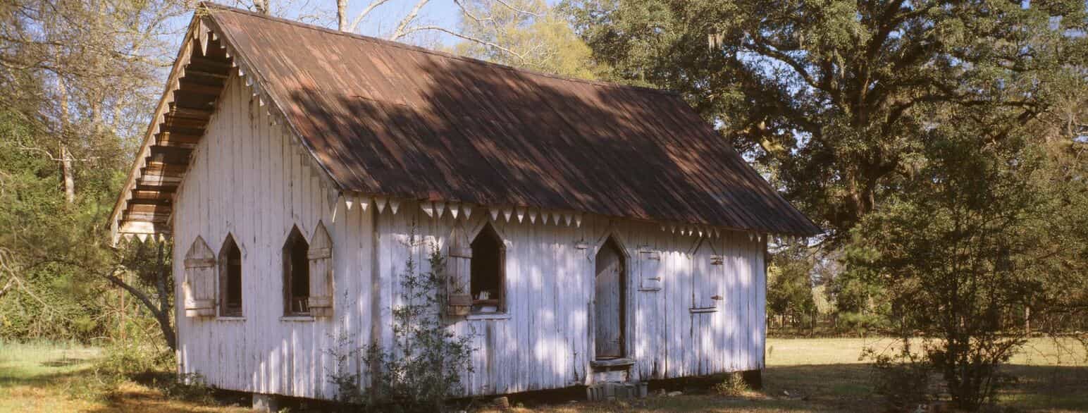 Et hus, hvor slavegjorte fra Arundel-plantagen boede. I South Carolina forflyttedes der indfødte amerikanere, og købtes slavegjorte i stort tal. Staten var først til at modsætte sig slaveriets ophævelse, og sidst til at gøre op med segregationen