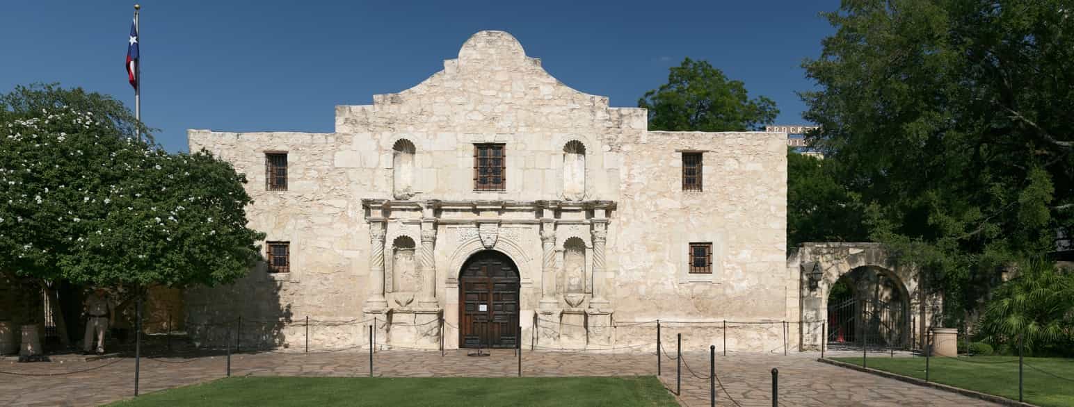 Alamo, oprindeligt en franciskansk missionsstation, der blev skueplads for et væsentligt slag under Texas' løsrivelseskrig mod Mexico.