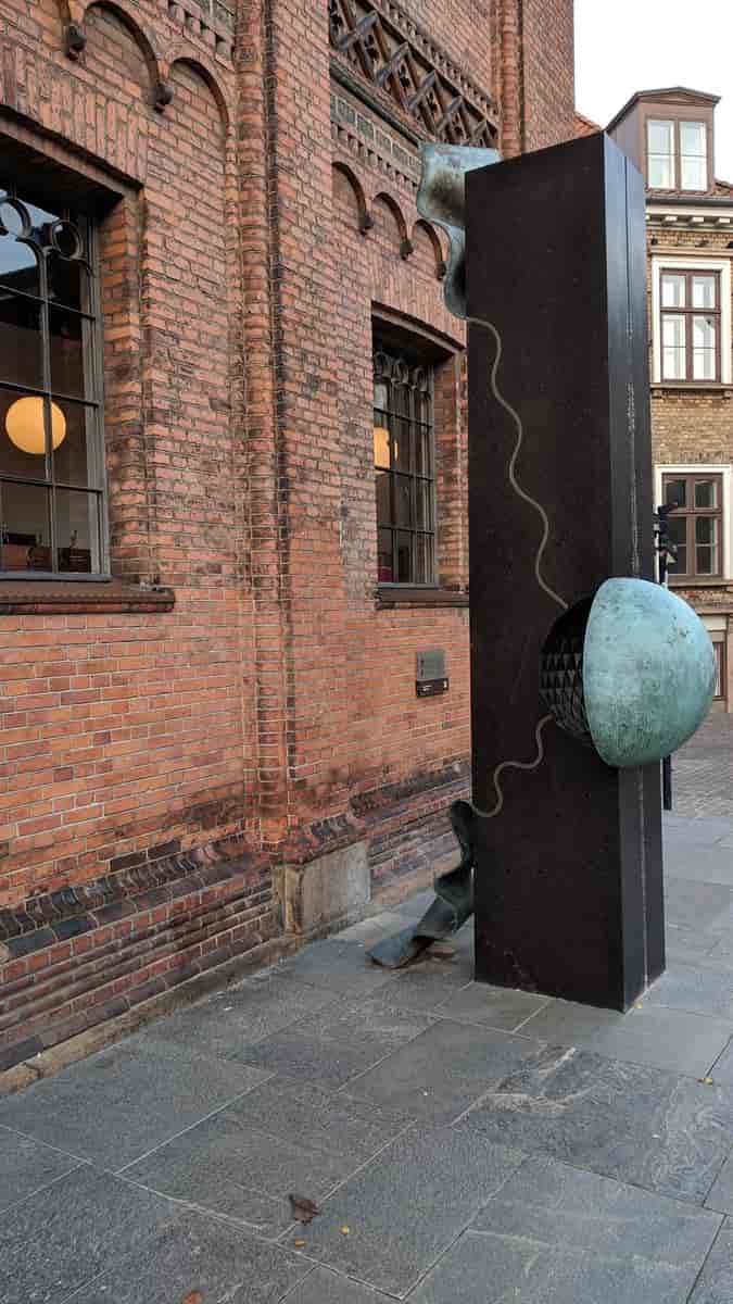 Elisabeth Toubro: "Monument for Inge Lehmann"