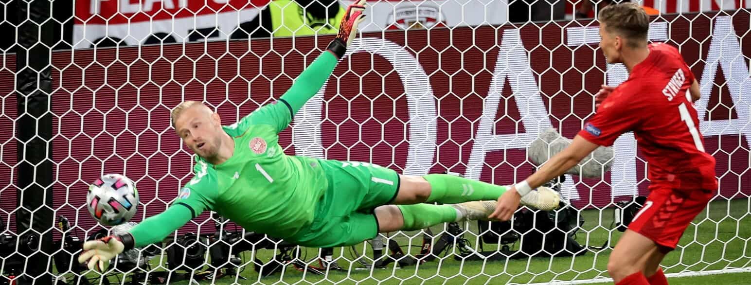 Kasper Schmeichel redder et skud i semifinalen ved EM i 2021