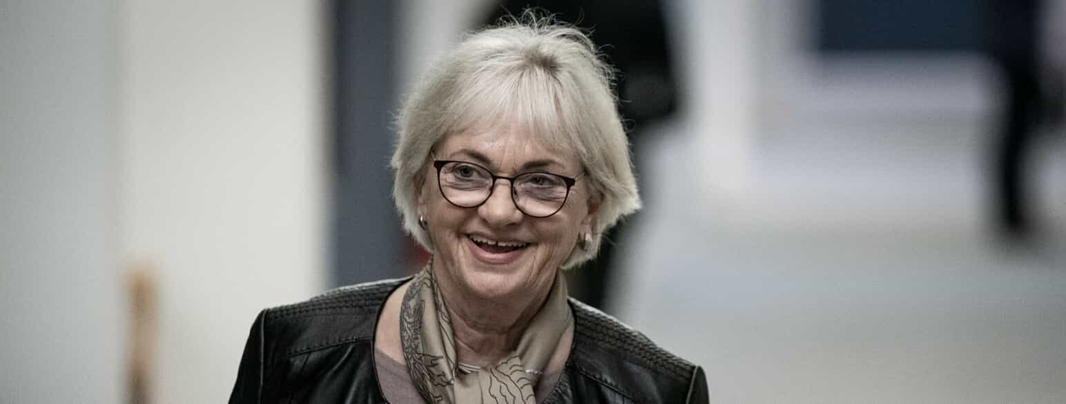 Pia Kjærsgaard ankommer til samråd med statsministeren i Folketinget 9.6.2022