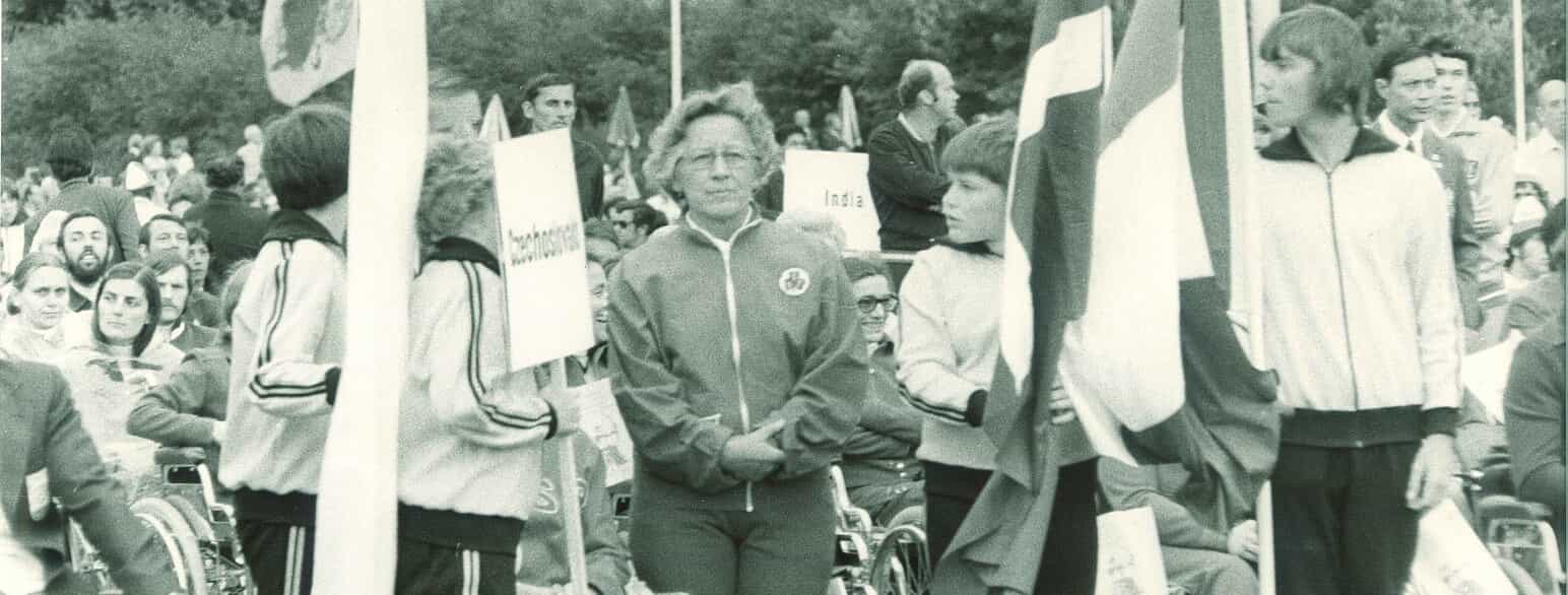Bodil Eskesen ved indmarchen til Handicap-OL i Heidelberg i 1972