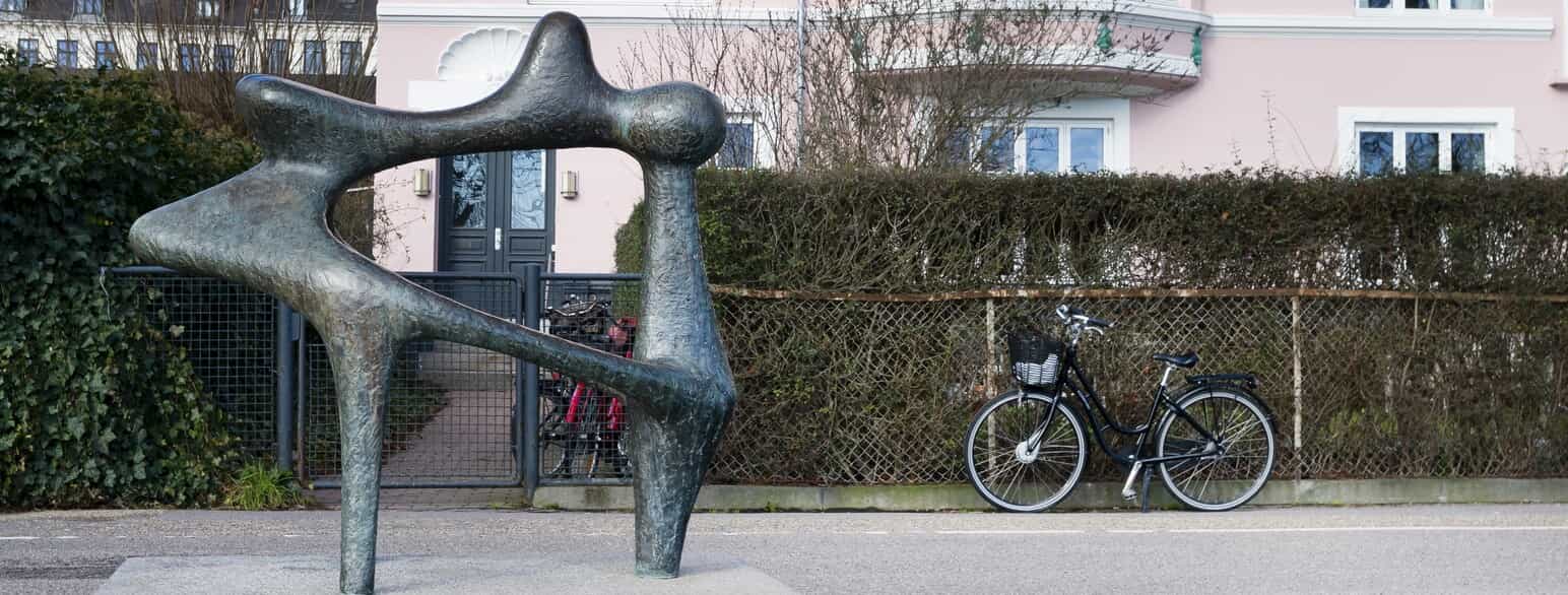 Sonja Ferlov Mancobas skulptur "Effort Commun" fra 1964 på Sortedams Dosseringen, København