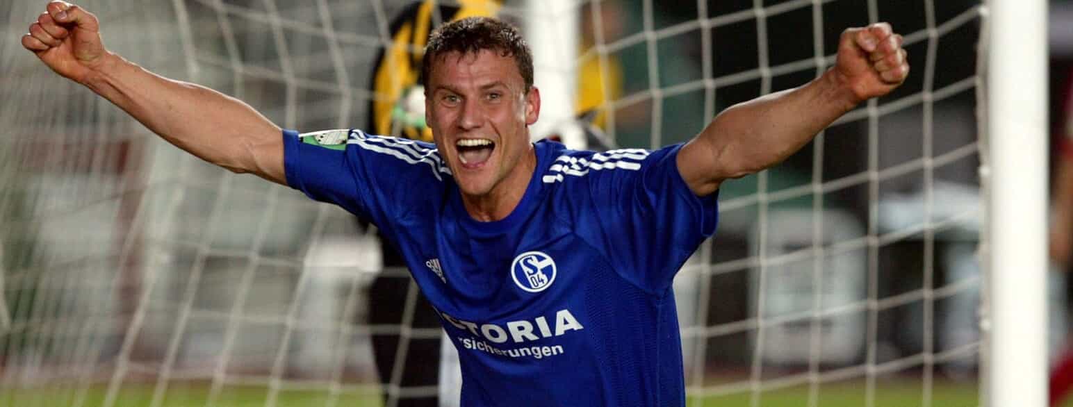 Ebbe Sand jubler over en scoring for Schalke 04 den 11. maj 2002