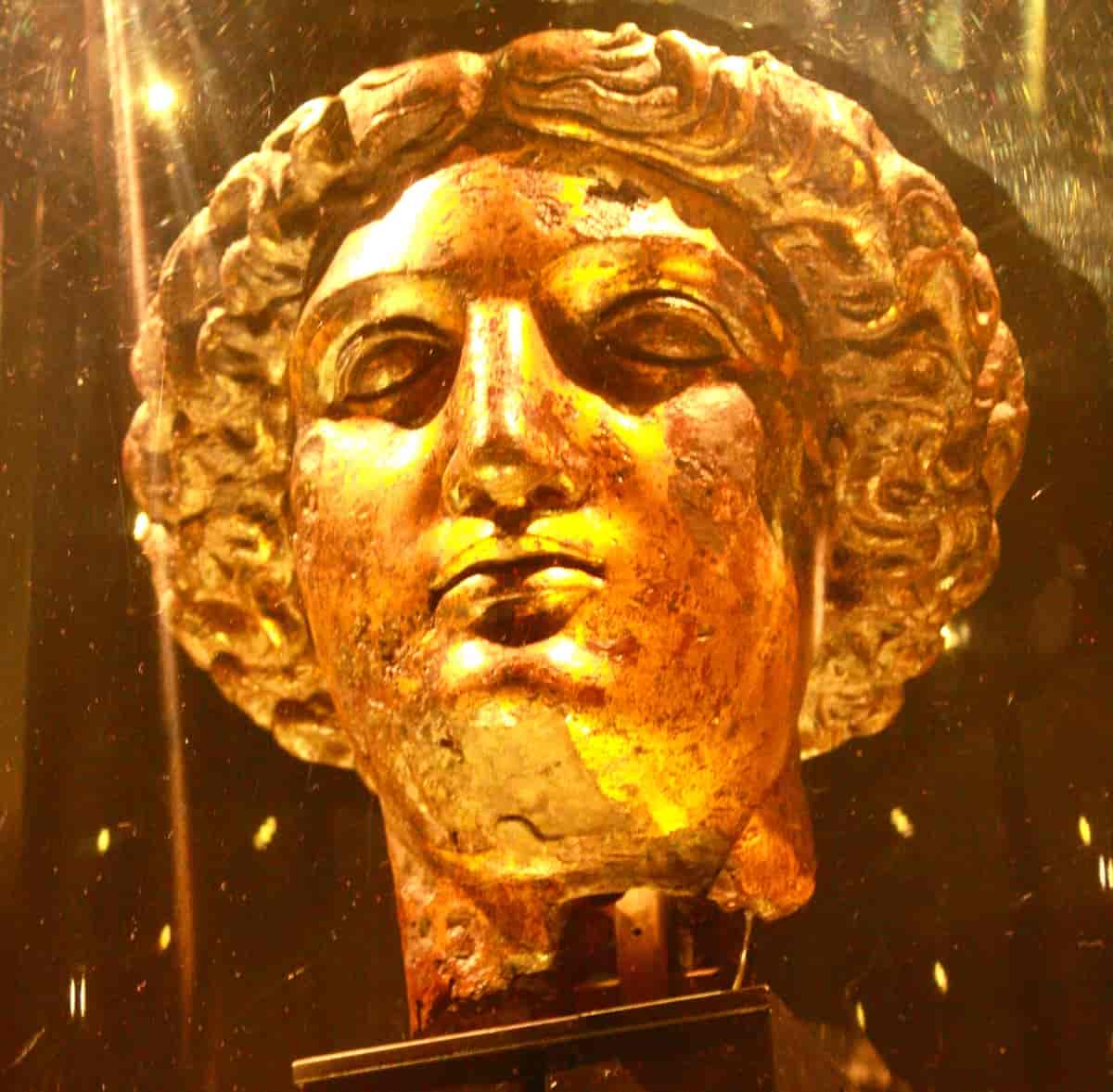 Forgyldt bronzehoved fra Sulis Minerva kultstatuen