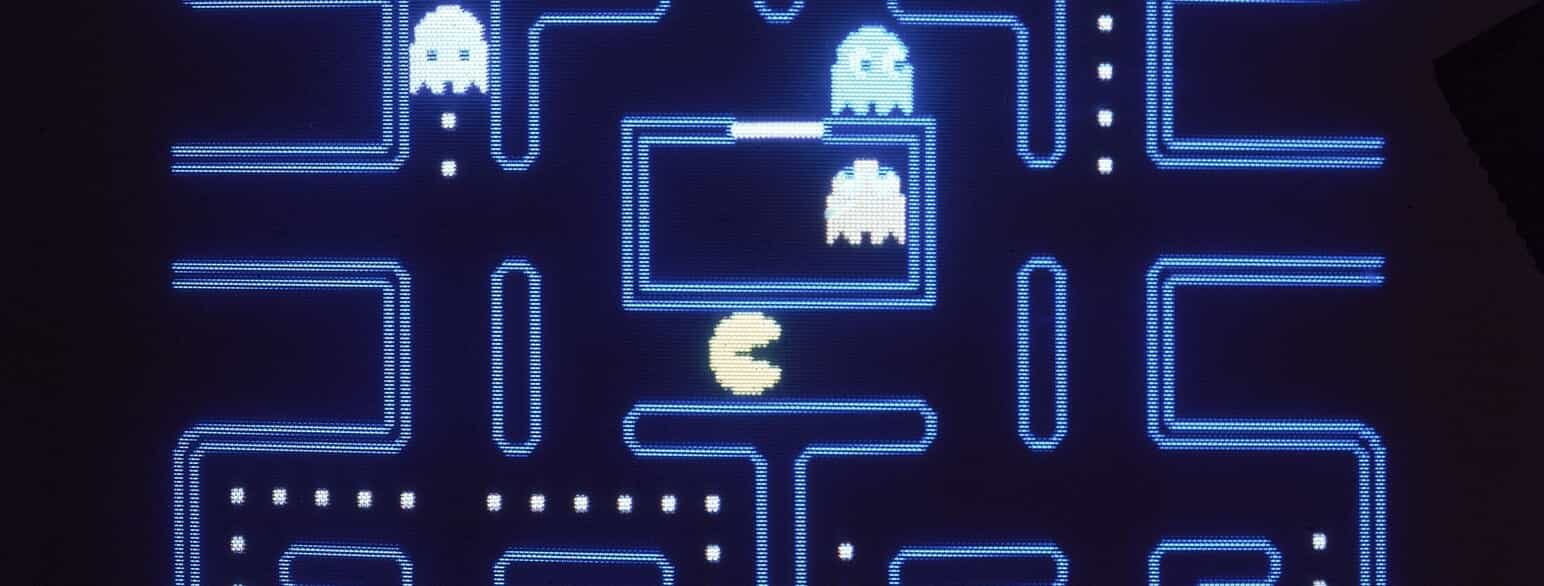 Nærbillede af monitor med Pac-Man-spillet. Foto 1983.