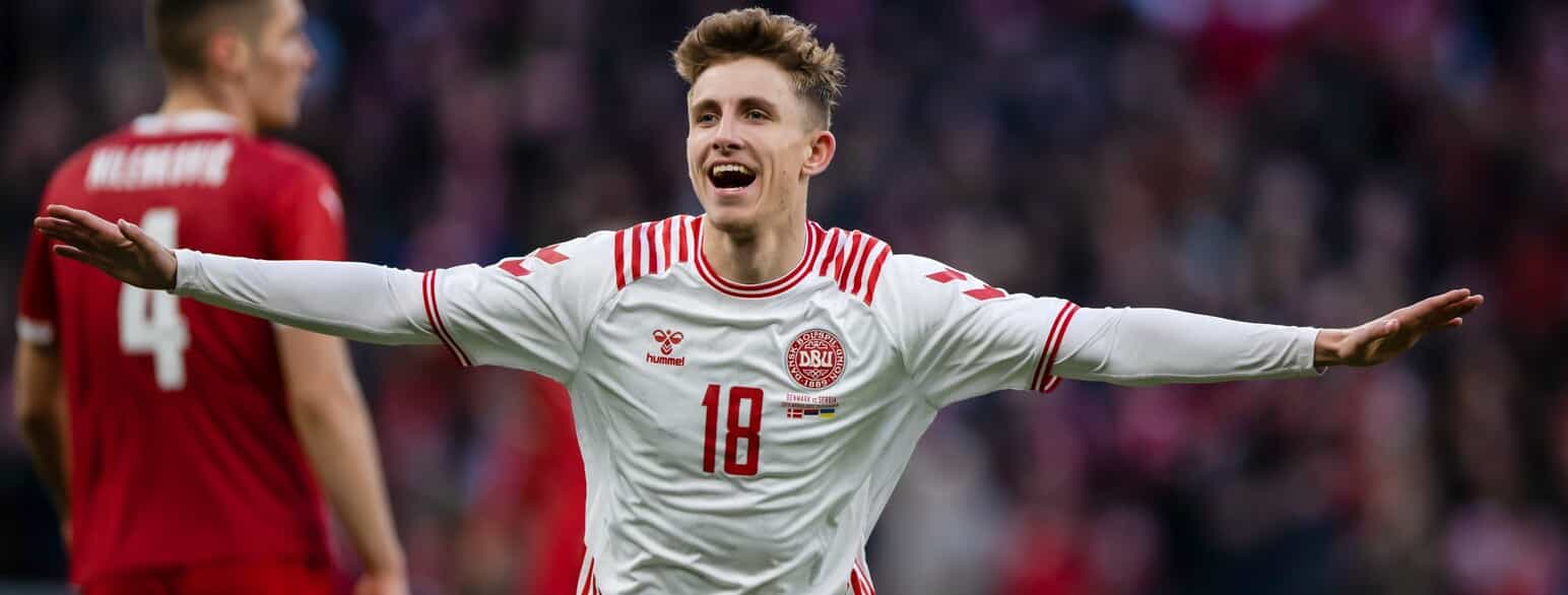 Jesper Lindstrøm jubler efter sin scoring til 2-0 i venskabskampen mellem Danmark og Serbien den 29. marts 2022