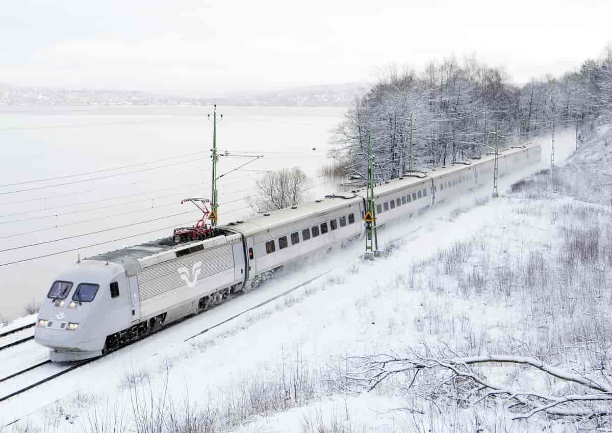 SJ X2-tog i snevejr.